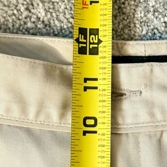 Eddie Bauer Women’s Khaki Shorts Wrinkle Resistant 100% Cotton 10” inseam Sz 22W - Picture 3 of 10